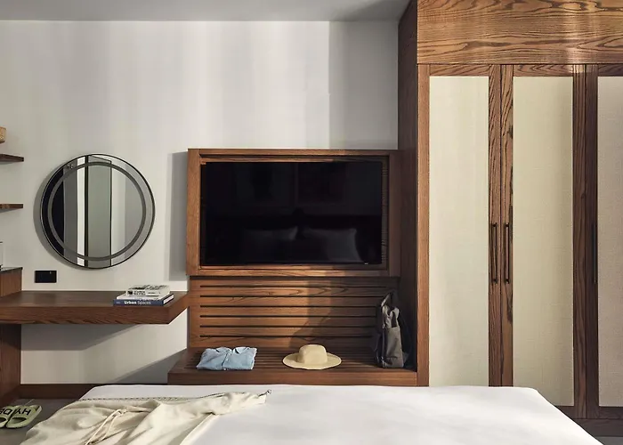 Hyde (adults Only) 5*